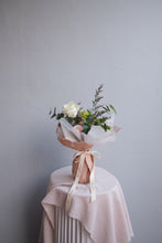 Load image into Gallery viewer, quiet bloom posy