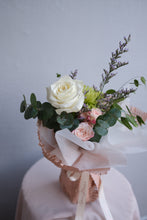 Load image into Gallery viewer, quiet bloom posy